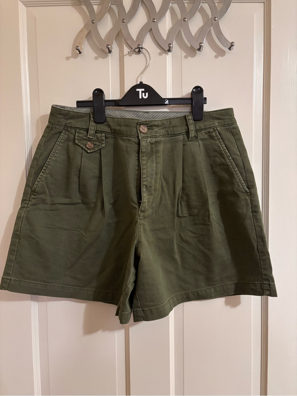GAP 6” mid rise twill Green Pleated Bermuda trouser Shorts